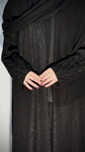 عباية فاخرة القماش أسود مشجر مع كم شك يدوي