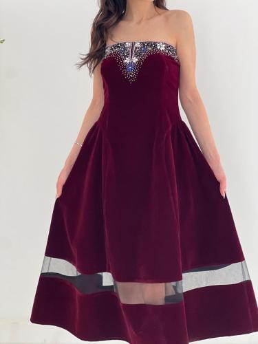 فستان فاخر القماش مخمل عنابي مع شك فضي