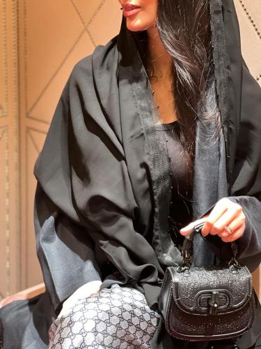 عباية فاخرة القماش لنن اسود مع شك