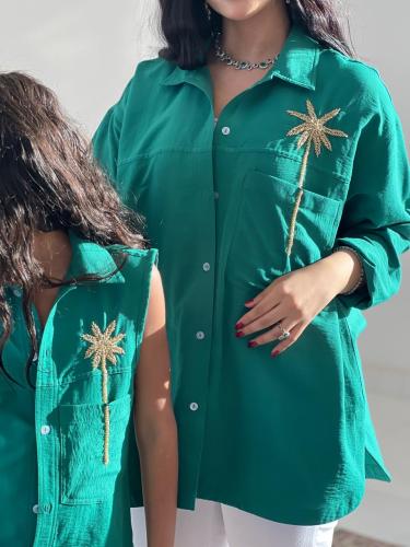 قميص مميز للأطفال اللون اخضر مع شك ذهبي