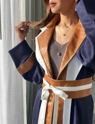 عباية شتوية فاخرة القماش شامواه كحلي مع جلد بني