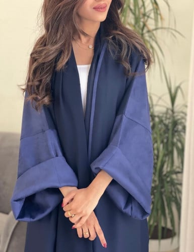 عباية عملية اللون كحلي والاكمام شامواه كحلي