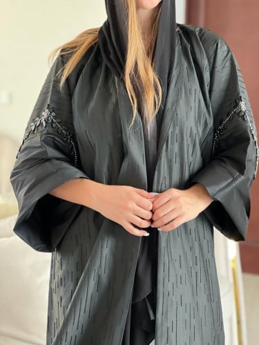 عباية فاخرة القماش تفته اسود مع شك اسود