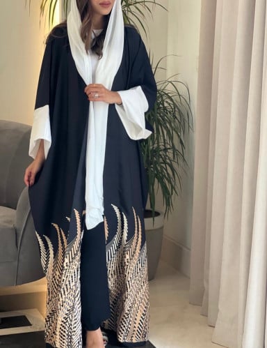 عباية مميزة القماش كريب حرير اسود
