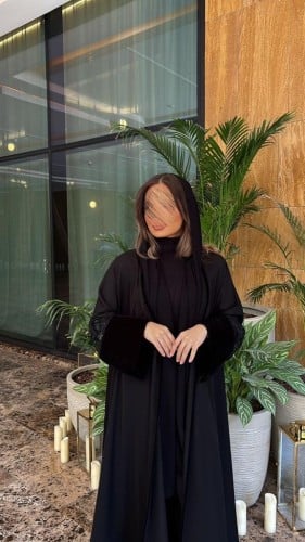 عباية عملية القماش كريب حرير اسود