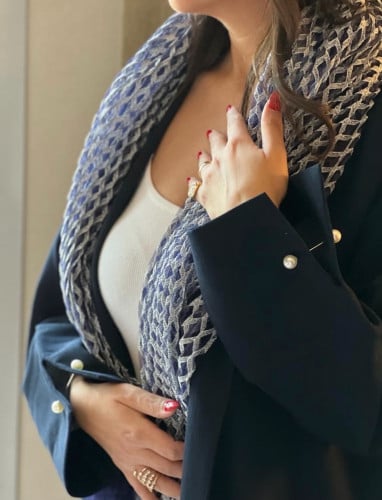 عباية عملية اللون كحلي مع طرحة بديلة ( اللون سكري سادة)