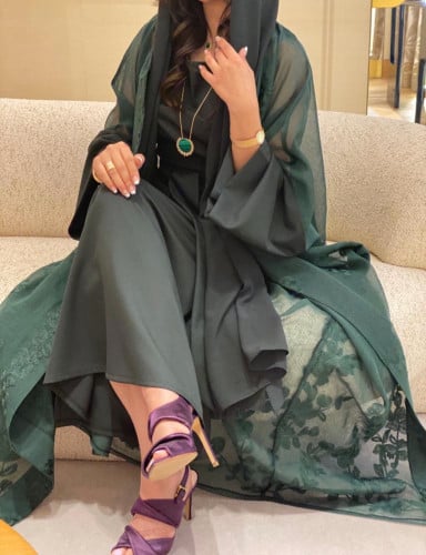 جلابية و عباية لنن اخضر مع فستان  داخلي
