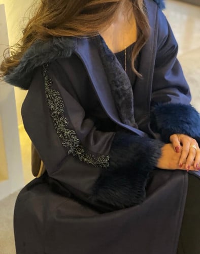 فروة فاخرة القماش شامواه كحلي مع فرو فاخر كحلي ومحددة بشك كحلي