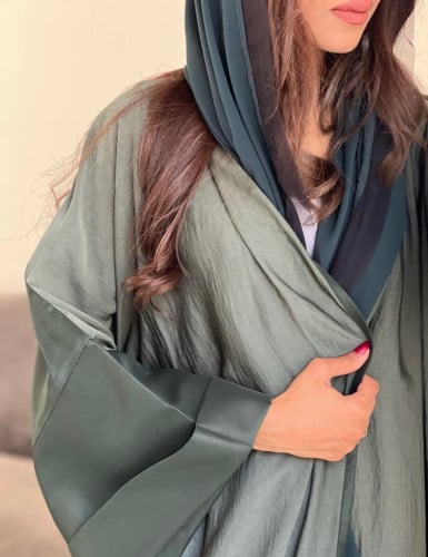 عباية عملية ( قماش بديل حرير زيتي )مع تفته زيتي