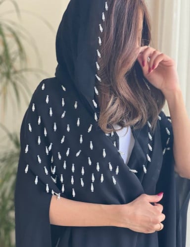 عباية فاخرة القماش كريب حرير اسود مع شك لولو