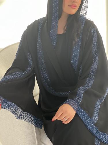 عباية فاخرة القماش كريب حرير اسود مع شك كحلي