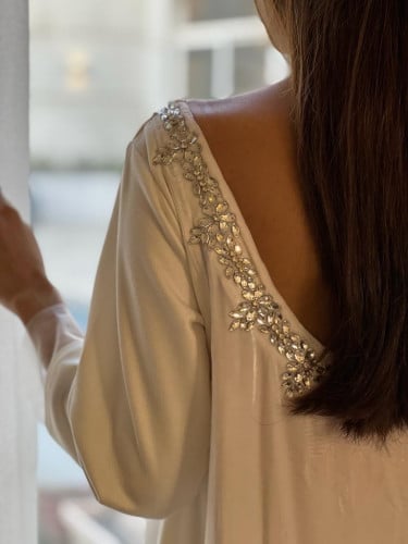 جلابية فاخرة القماش شامواه ومخمل سكري وشك فضي