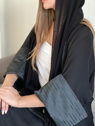 عباية صيفية باردة القماش كريب حرير اسود والاكمام م...