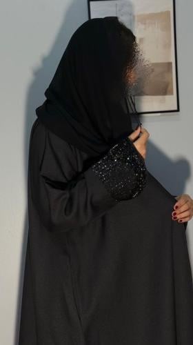 عباية فاخرة القماش كريب أسود الكم شك يدوي متقن اسود