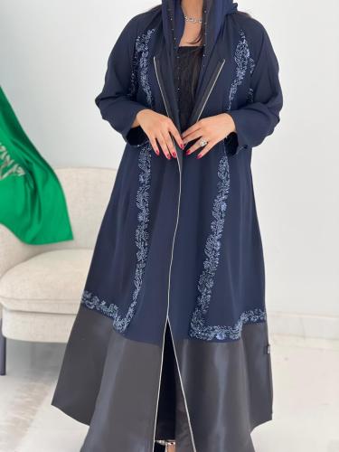 عباية فاخرة القماش كريب كحلي وتفته اسود مع شك كحلي