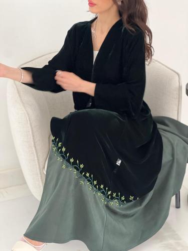 عباية فاخرة زيتي مخمل مع شك يدوي مميز