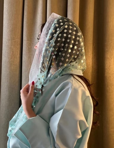 عباية مميزة القماش تفته لون تيفاني مع طرحة مطرزة