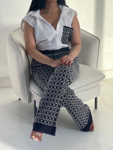 طقم لنن البنطلون كحلي مطرز سكري والقميص سكري