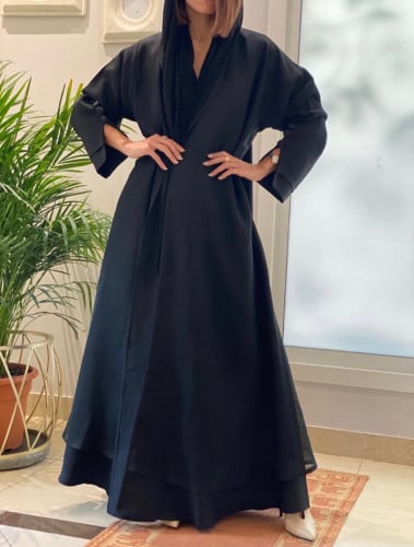 عباية عملية طبقتين قماش لنن اسود خفيف مع كريب كتان اسود