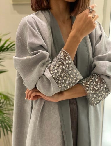 عباية فاخرة ومميزة طبقتين لنن رمادي خفيف مع كريب كتان رمادي مع شك فضي