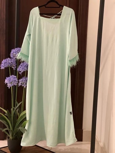 جلابية مميزة القماش حرير مغسول تيفاني و على الأكمام ريش