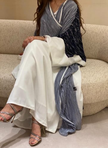 عباية صيفية مميزة اللون رمادي فاتح مع سكري