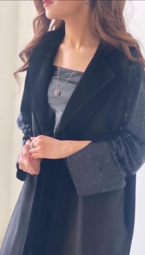 عباية شتوية عملية القماش شامواه اسود والاكمام تفته اسود