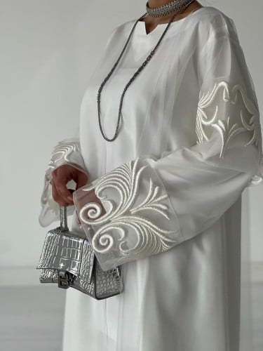 جلابية فاخرة اللون سكري