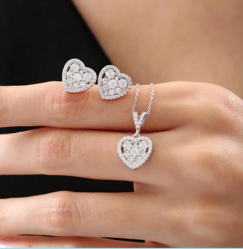 طقم ناعم فضة صافي عيار 925 ( سلسلة وحلق )