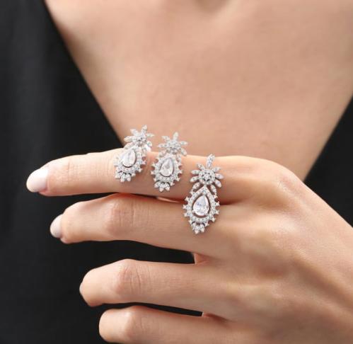 طقم ناعم فضة صافي عيار 925 ( سلسلة وحلق )