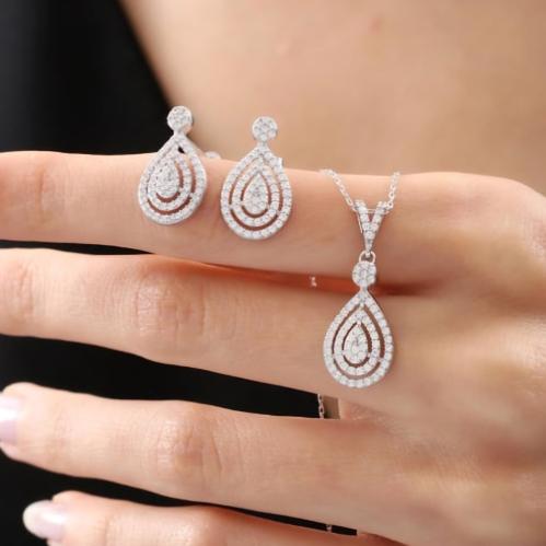 طقم ناعم فضة صافي عيار 925 ( سلسلة وحلق )