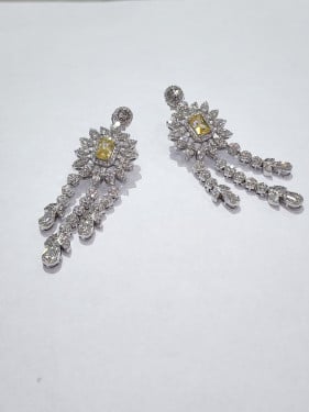 حلق  مرصع بالزركون فضة صافي عيار925