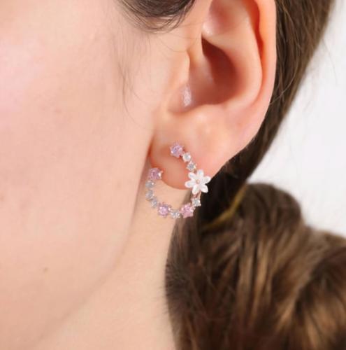 حلق  مرصع بالزركون فضة صافي عيار٩٢٥