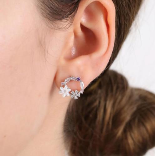 حلق  مرصع بالزركون فضة صافي عيار٩٢٥