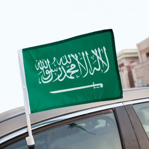 علم السعودية ( مع قاعدة للتثبيت على زجاج السيارة )