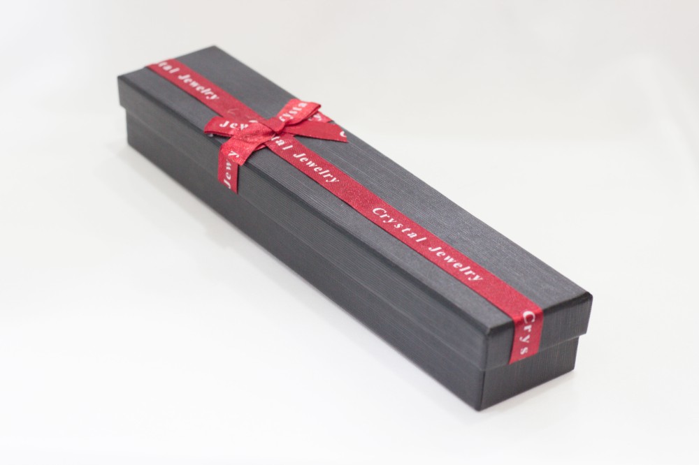 علب سبح و قلم