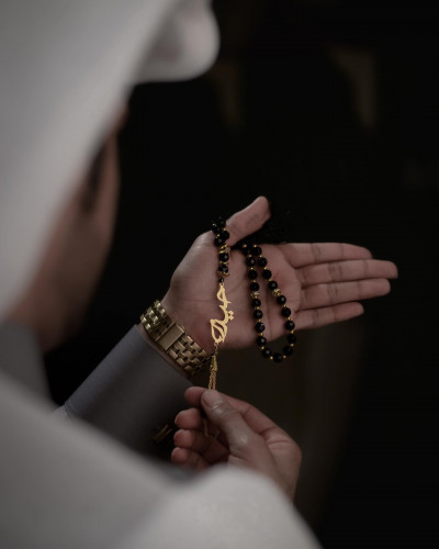 سبحه بالاسم انيقه(ذهبي على اسود )