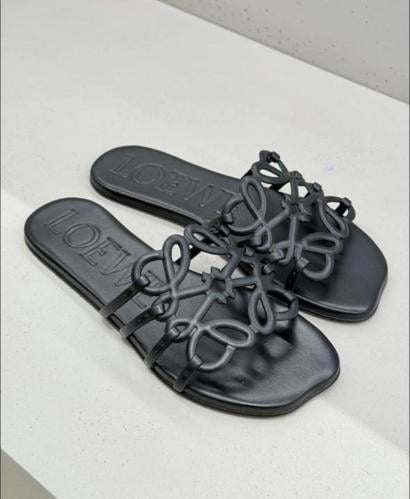 Petal Anagram slide in soft calfskin