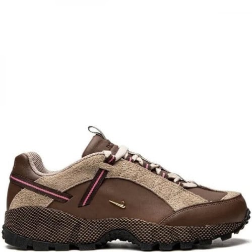 Nike Air Humara x Jacquemus Ale Brown and Gold sne...