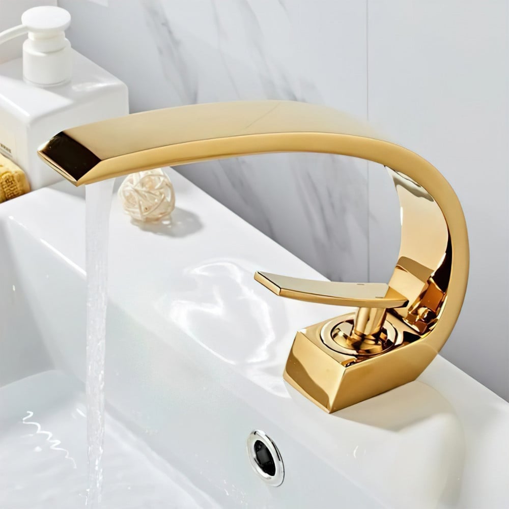 خلاط مغسلة ذهبي