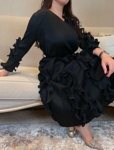 فستان اسود بحركة عالاطراف