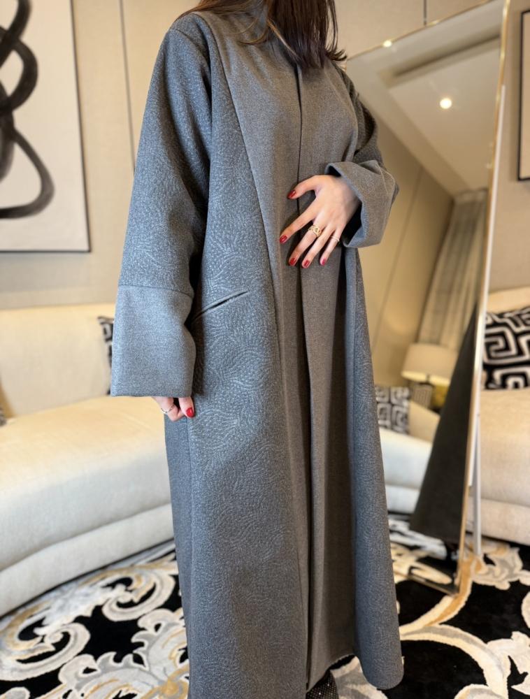 فروة بقصة عباية  جوخ لون رمادي مبطنة بفرو-متجر جلابيات فاشن للأزياء ال