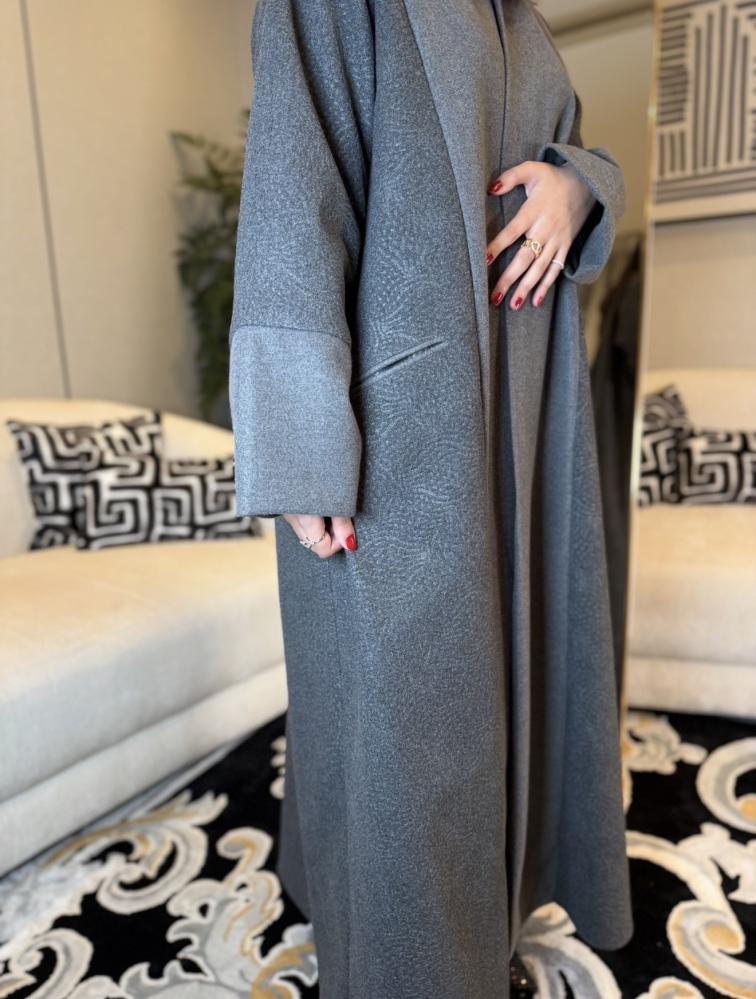 فروة بقصة عباية  جوخ لون رمادي مبطنة بفرو-متجر جلابيات فاشن للأزياء ال
