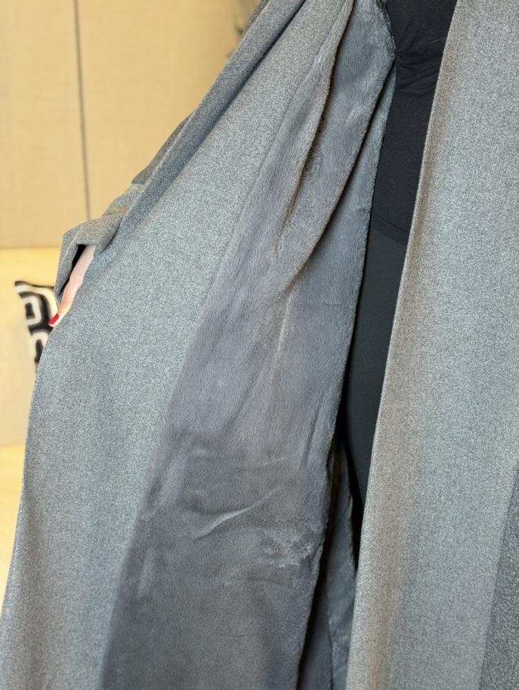 فروة بقصة عباية  جوخ لون رمادي مبطنة بفرو-متجر جلابيات فاشن للأزياء ال