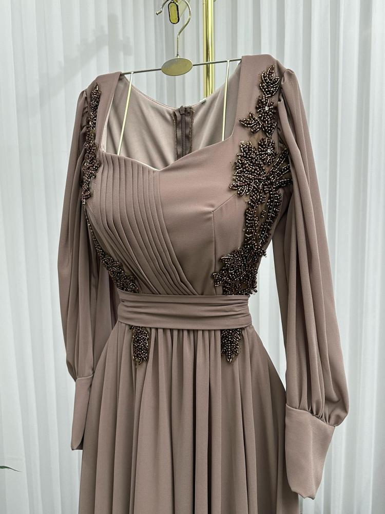 فستان شيفون جورجيت مع تطريز يدوي