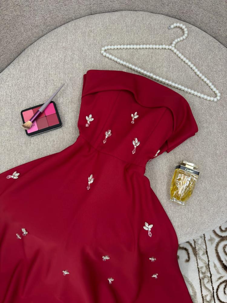 فستان باربي بتطريز يدوي كريستال وبلور