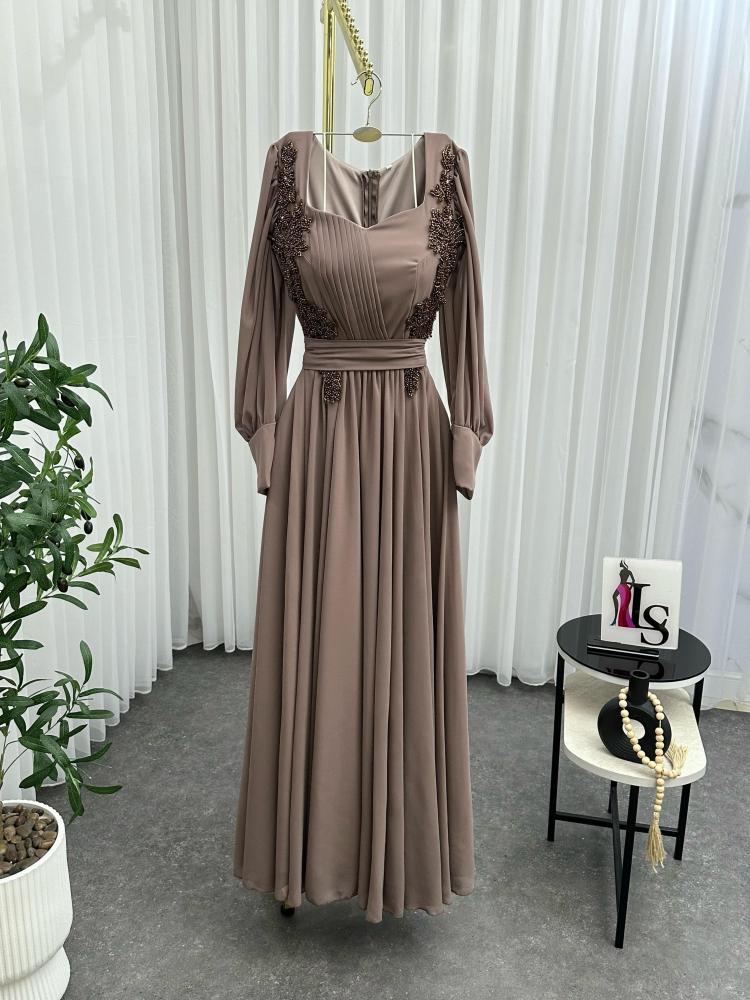 فستان شيفون جورجيت مع تطريز يدوي