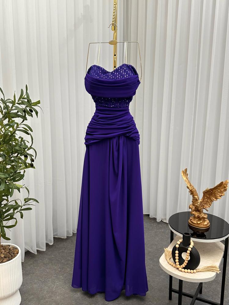 فستان جورجيت مع تطريز شك