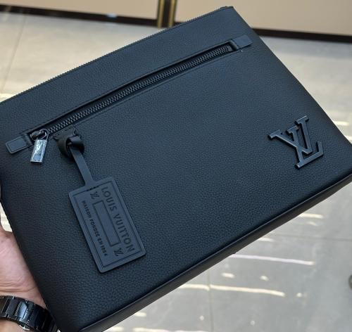 حقيبة يد رجالية Louis Vuitton