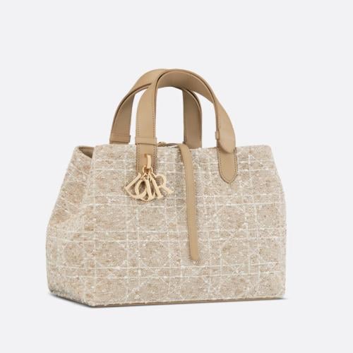 حقيبة Dior Toujours بالحجم المتوسط